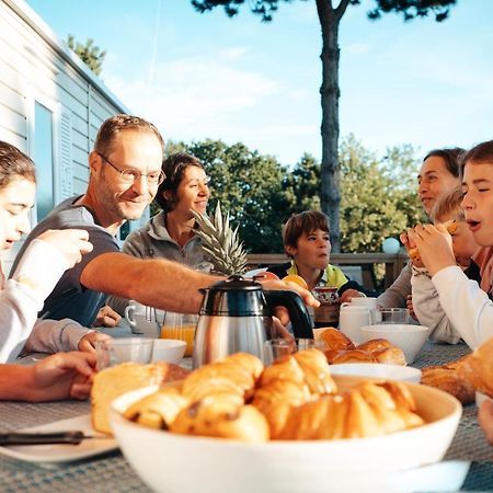 Mobil Homes Xxl2 4 Chambres - Camping Le Ranch Des Volcans Châtel-Guyon Buitenkant foto