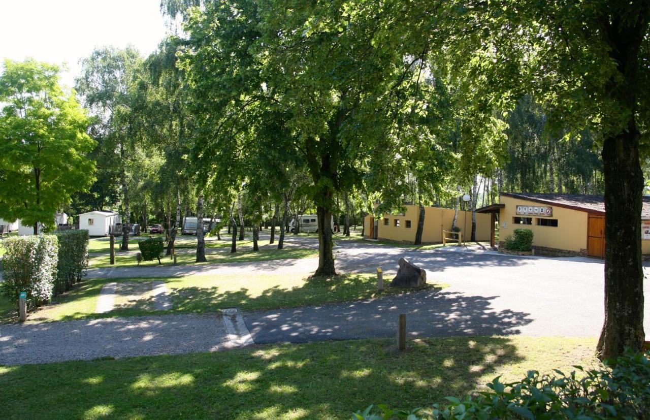 Mobil Homes Xxl2 4 Chambres - Camping Le Ranch Des Volcans Châtel-Guyon Buitenkant foto