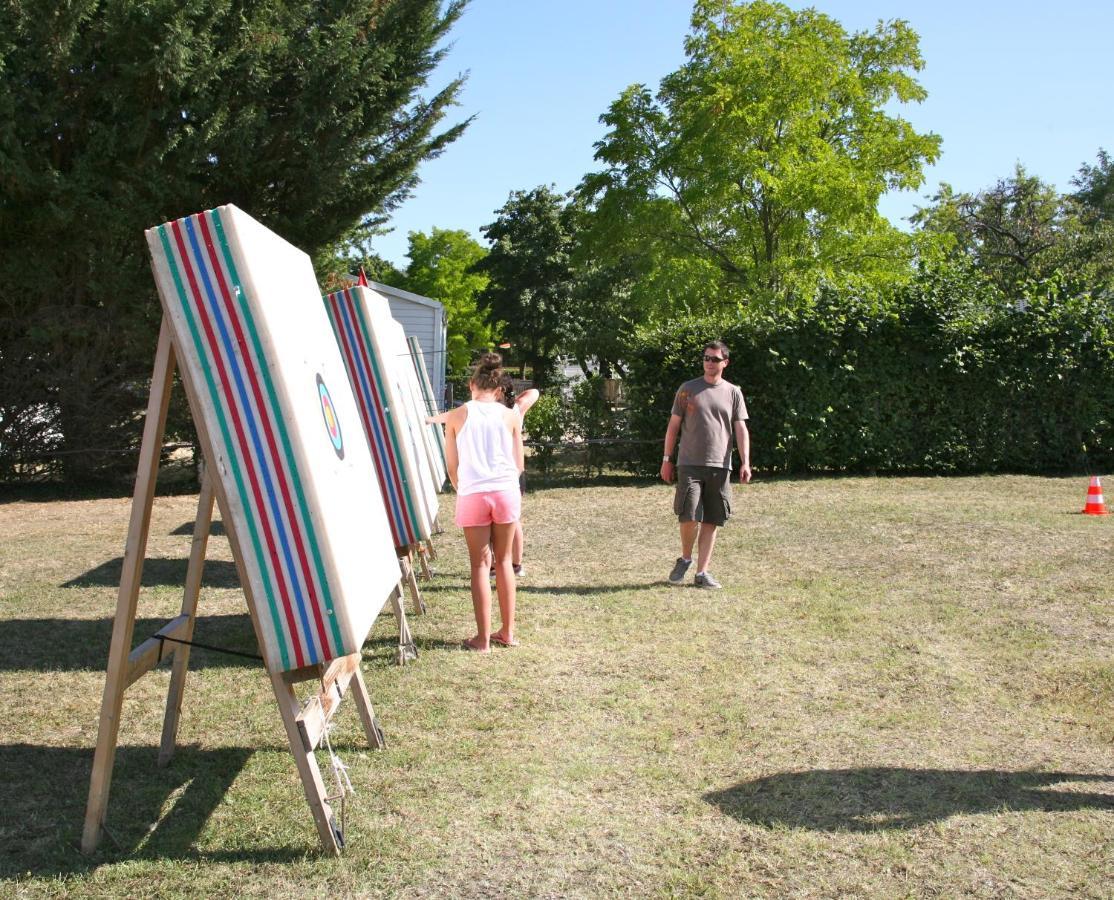 Mobil Homes Xxl2 4 Chambres - Camping Le Ranch Des Volcans Châtel-Guyon Buitenkant foto