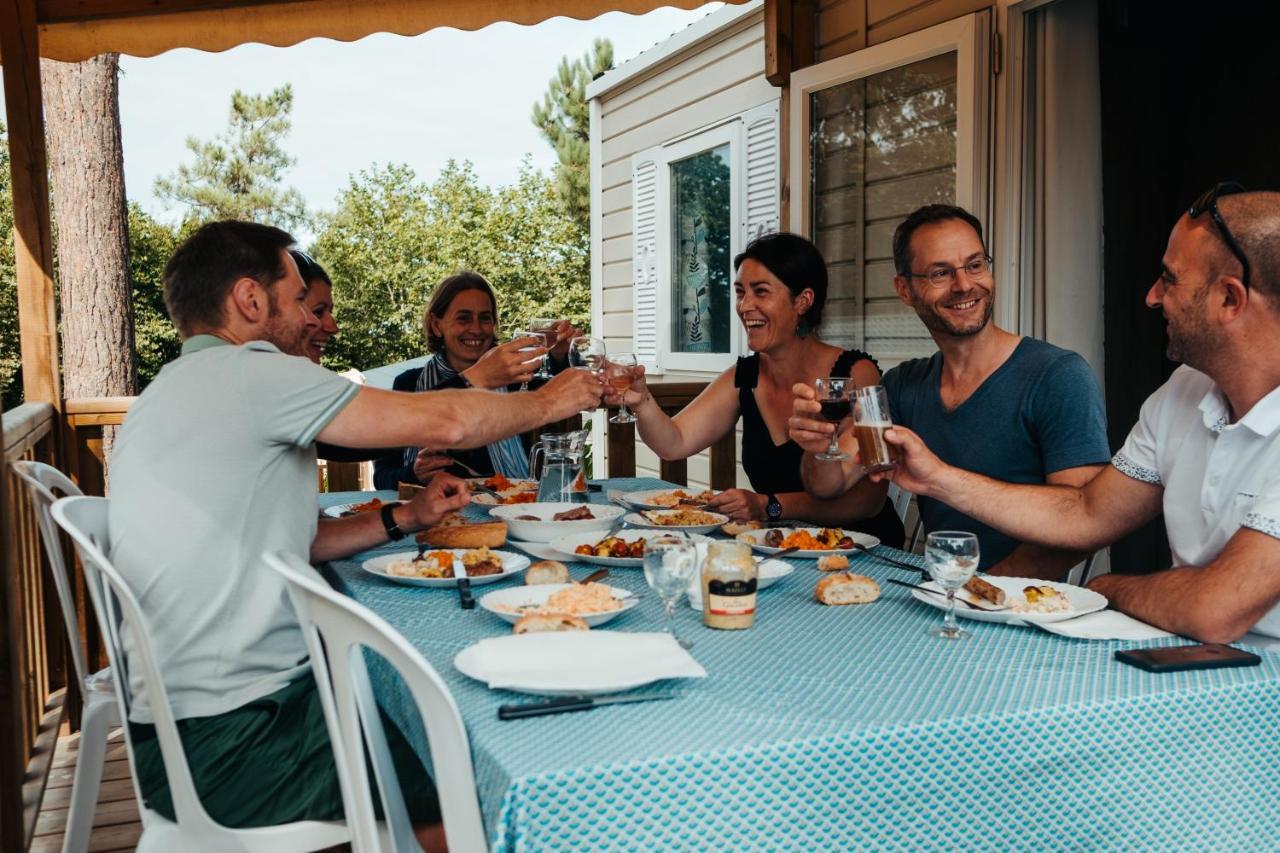 Mobil Homes Xxl2 4 Chambres - Camping Le Ranch Des Volcans Châtel-Guyon Buitenkant foto