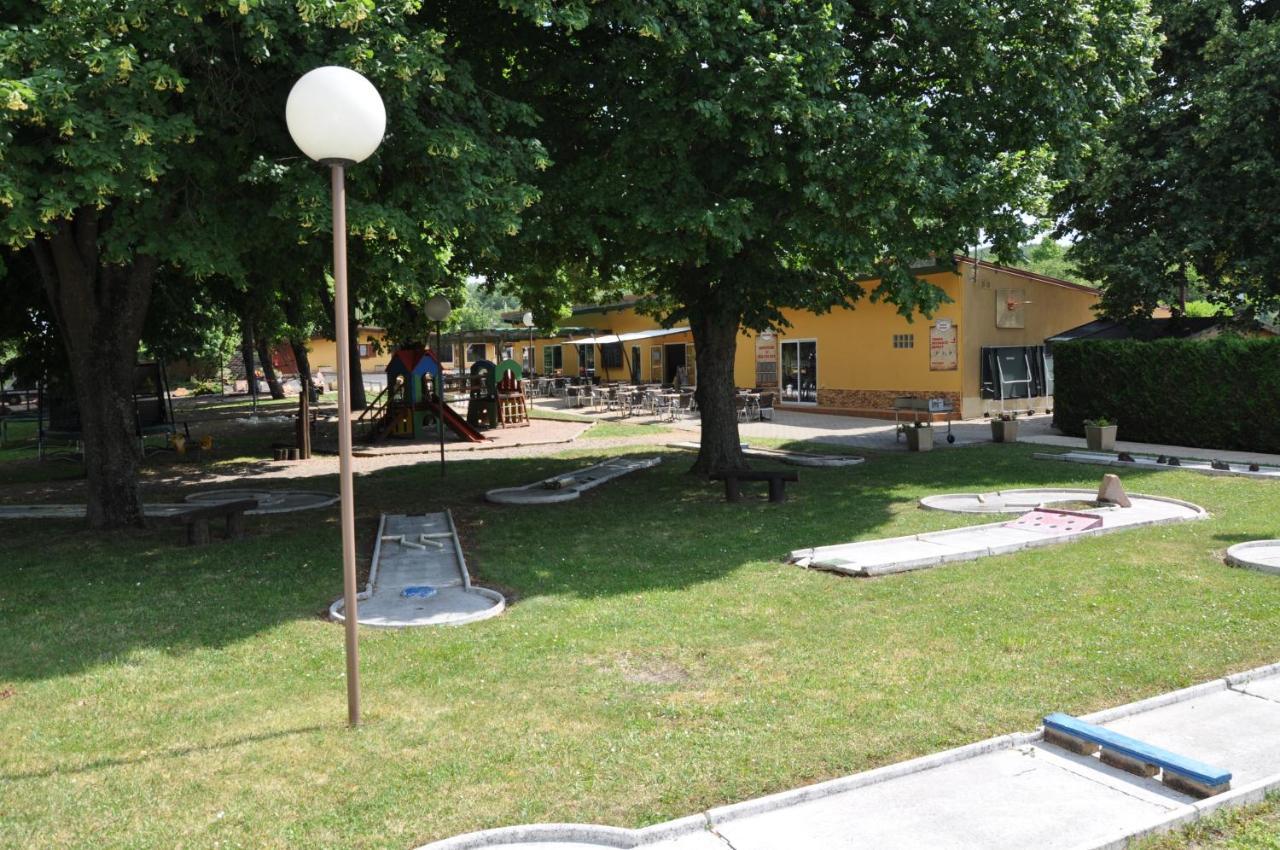 Mobil Homes Xxl2 4 Chambres - Camping Le Ranch Des Volcans Châtel-Guyon Buitenkant foto